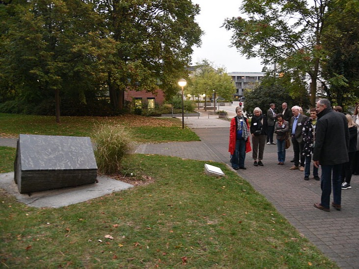 Denkmal zur Erinnerung an die Opfer der NS-"Euthanasie" aus der damaligen Anstalt
